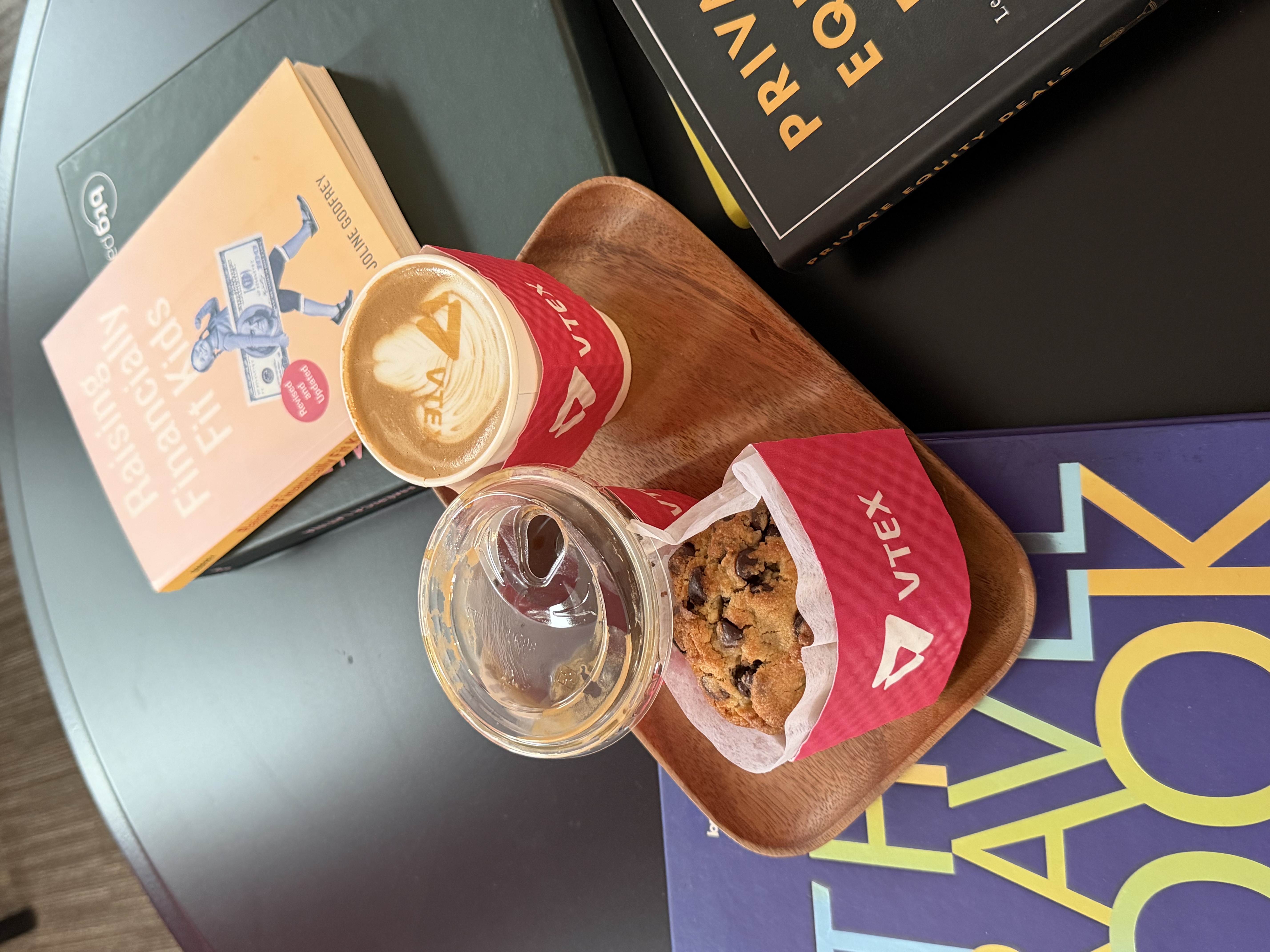 Melu's Cafe with branded Cups at vtex